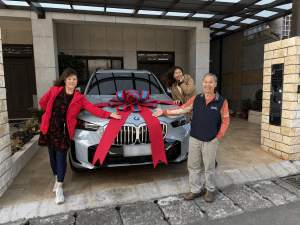 BMW X5 xDrive40i M Sport布魯克林灰停在桃園住宅遮雨棚下的真實交車案例