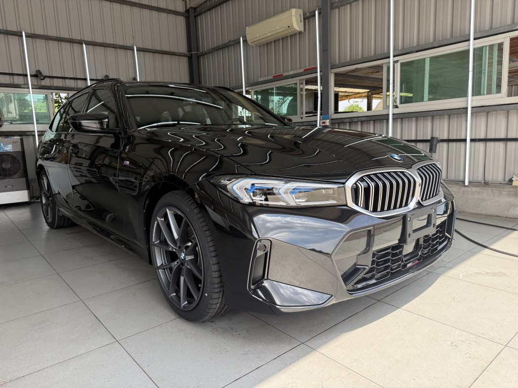 黑色BMW 318i Touring M Sport車頭與M空力套件實拍